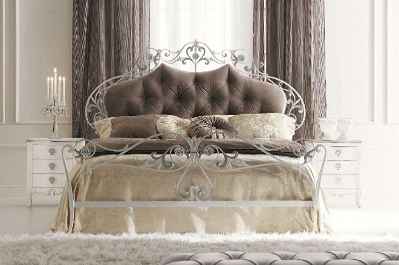 Typy postelí z tepaného železa v rôznych štýloch - klasický