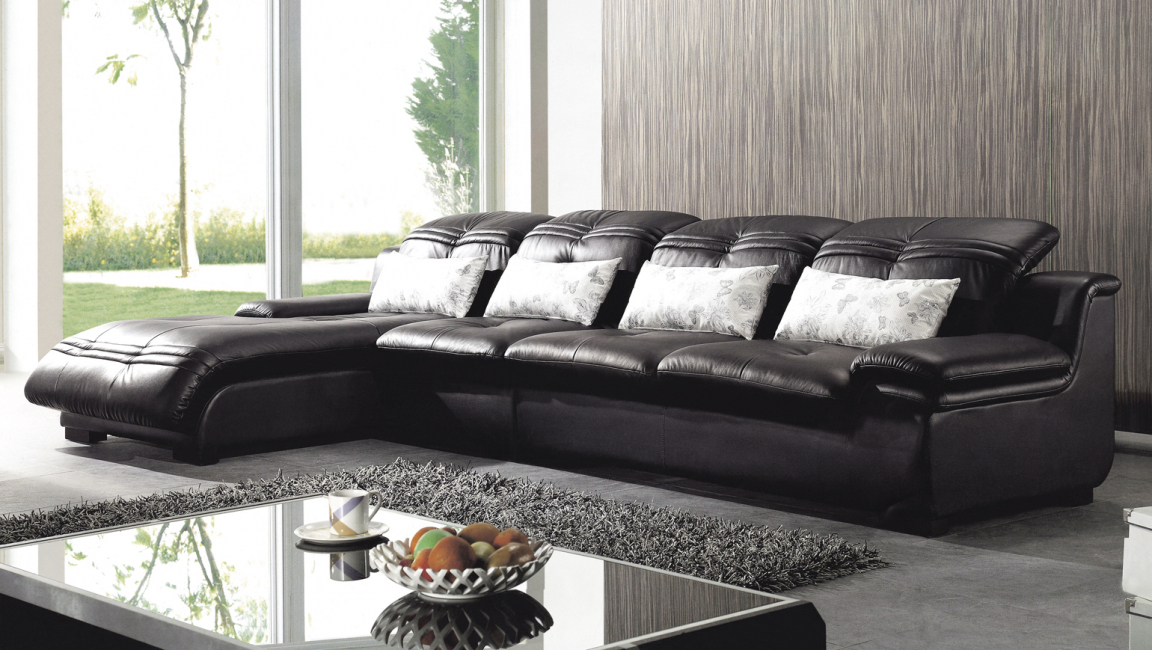 Μεγάλος, μαύρος δερμάτινος καναπές