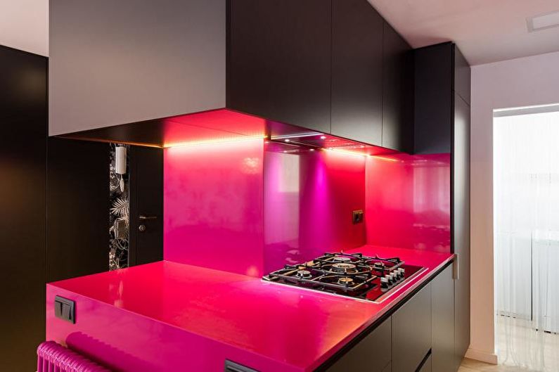 Krásne fotografie z kuchyne - Modulovaná kuchyňa v jasných farbách