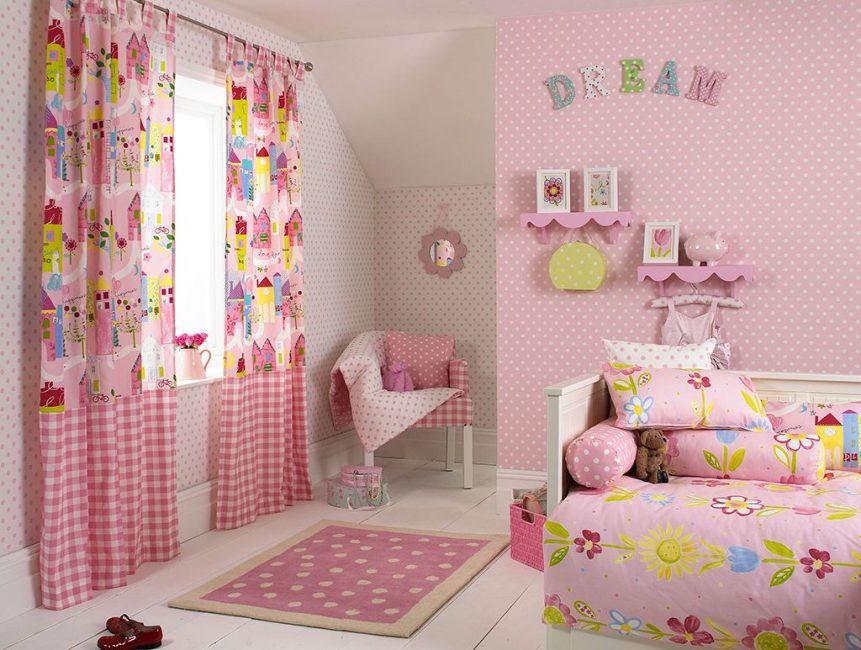 Różowy pokój dla małej księżniczki