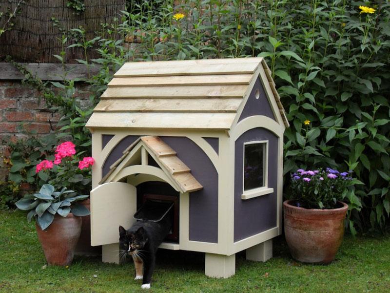 kutilský dřevěný dům pro kočku