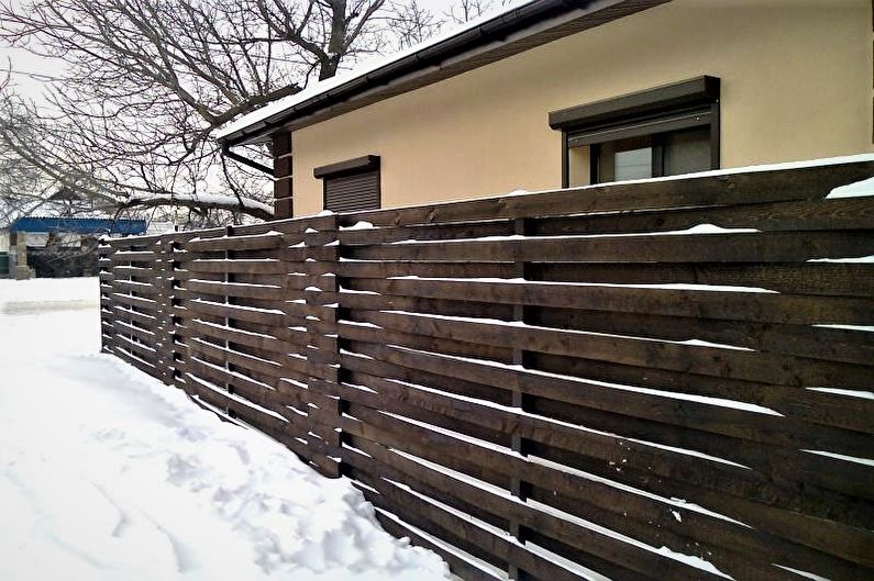 Ξύλινοι φράχτες για ιδιωτικό σπίτι - φωτογραφία