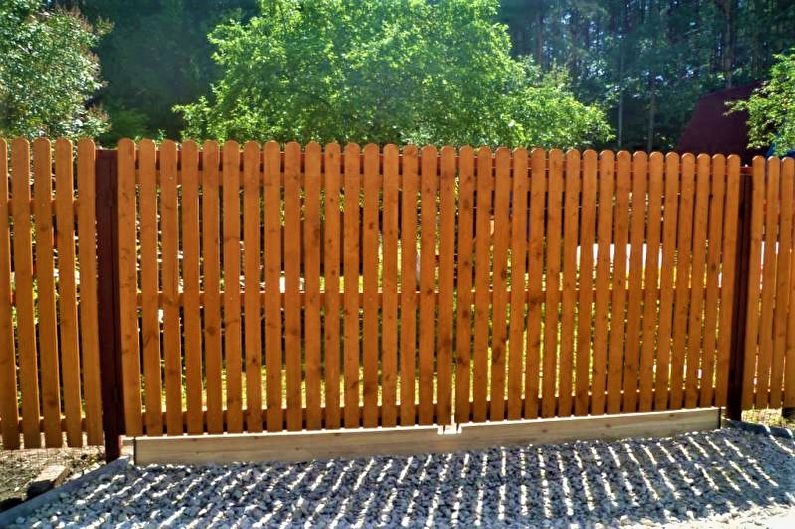 Ξύλινοι φράχτες για ιδιωτικό σπίτι - φωτογραφία