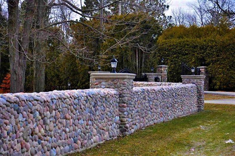Kamenný plot pre súkromný dom - fotografia