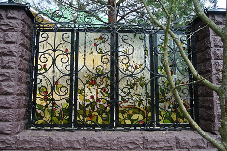 Διακόσμηση φράχτη για ιδιωτικό σπίτι - φωτογραφία