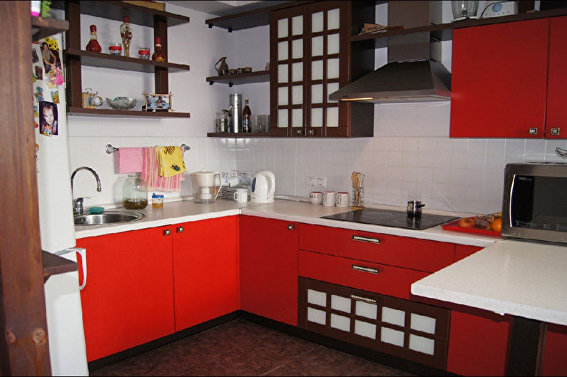 Czerwono-czarna kuchnia - Zdjęcie wystroju wnętrz