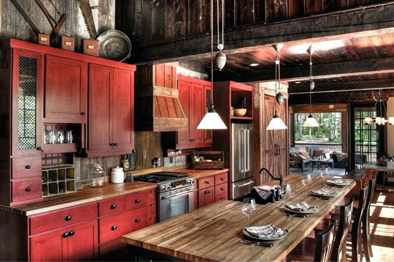 Rødt og svart landlig kjøkken - interiørdesign