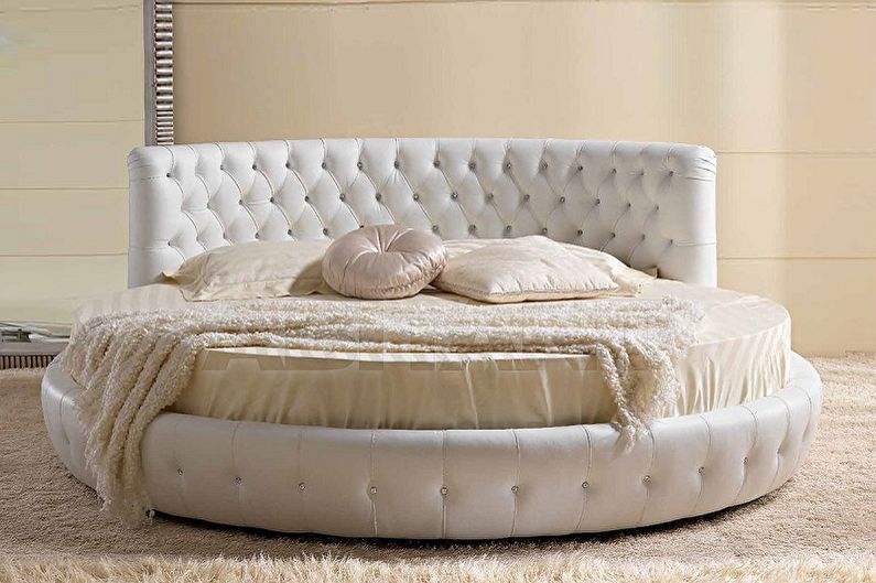Okrągłe łóżko z miękkim zagłówkiem