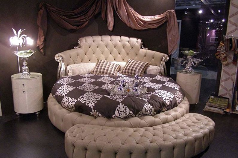 Tipos de camas redondas no quarto - Cama com cabeceira e laterais