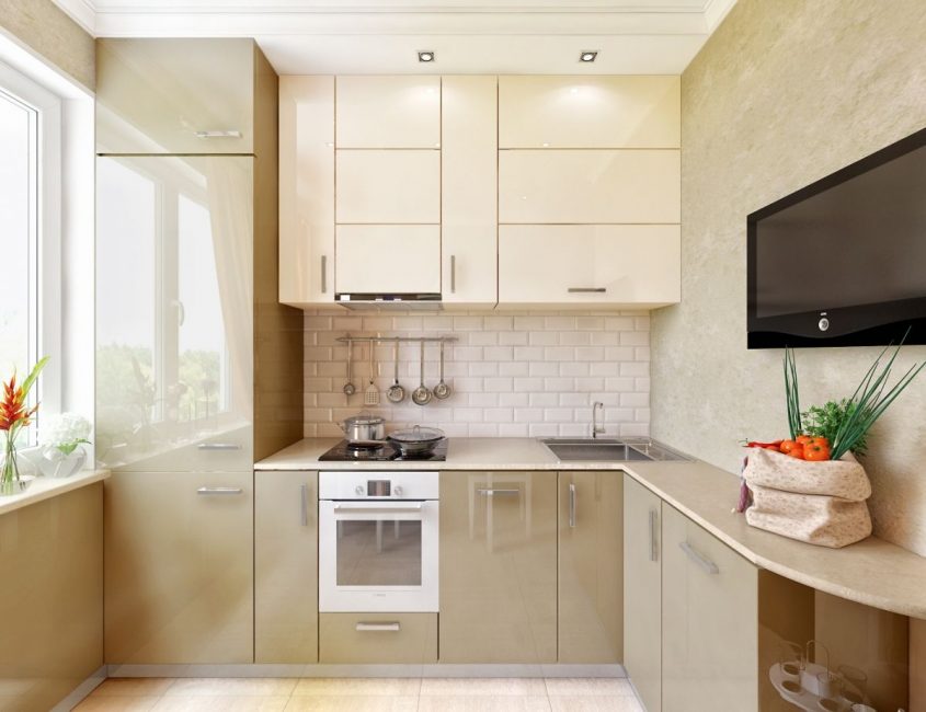 Med ett genomtänkt arrangemang av möbler och vitvaror, även i ett litet kök, kan du placera allt du behöver