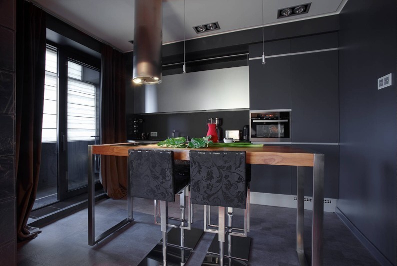 Moderná čierna kuchyňa - interiérový dizajn