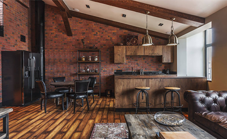 Bucătărie din lemn în stil mansardă - foto
