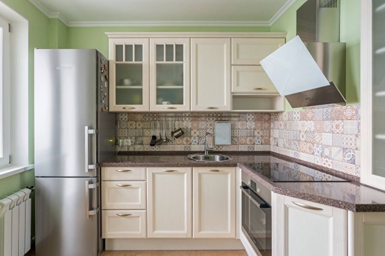 Interiørdesign på kjøkkenet i lyse farger - foto