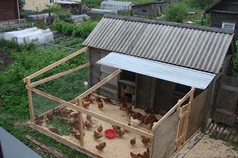 Piščanček DIY - streha v kurniku