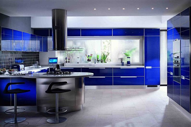 Kuhinja - zasnova stanovanja v visokotehnološkem slogu