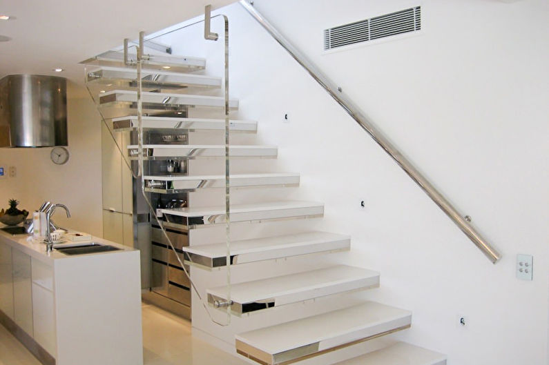 Stopnice v drugo nadstropje na vijakih
