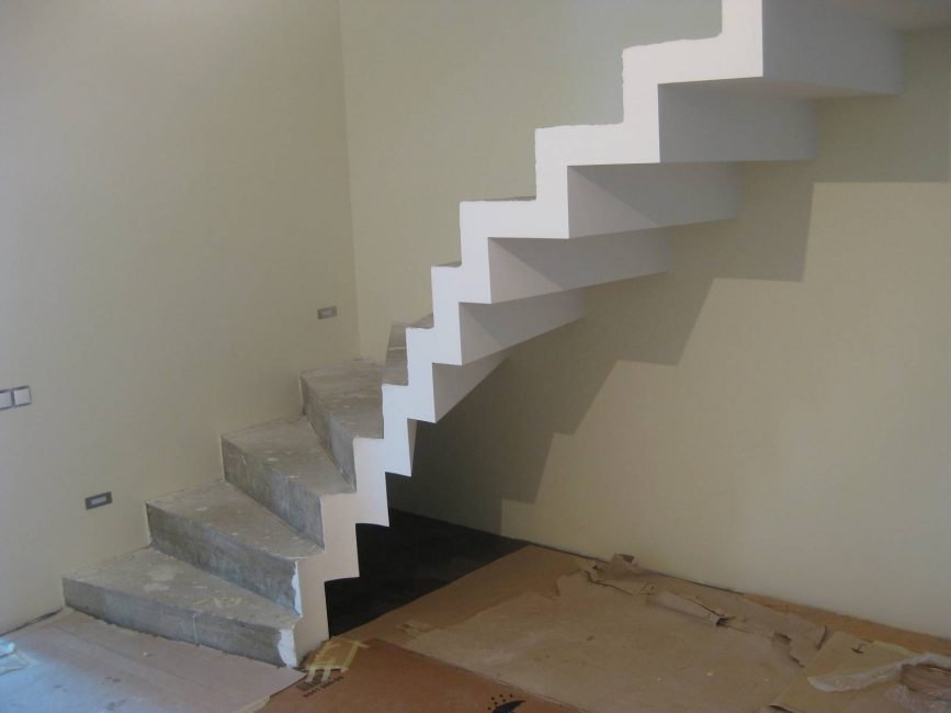 Escada de concreto no processo de fabricação