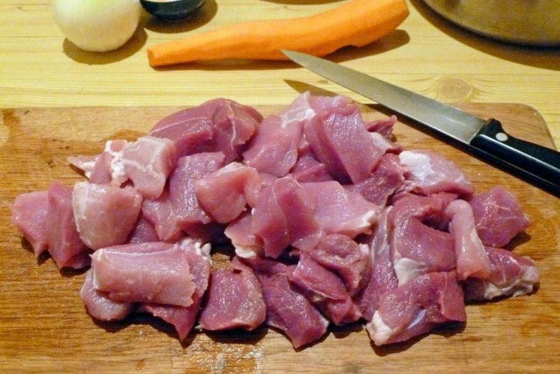 nakrájejte maso na pilaf