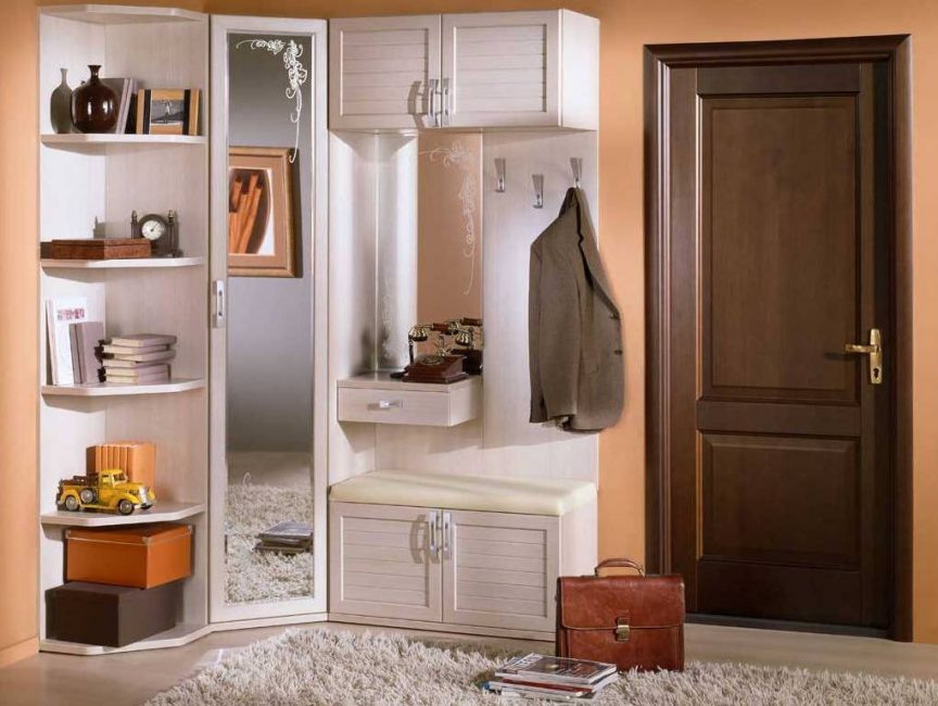 Pohištvo ne sme zavzeti veliko prostora, biti prostorno in se prilegati notranjosti celotnega stanovanja