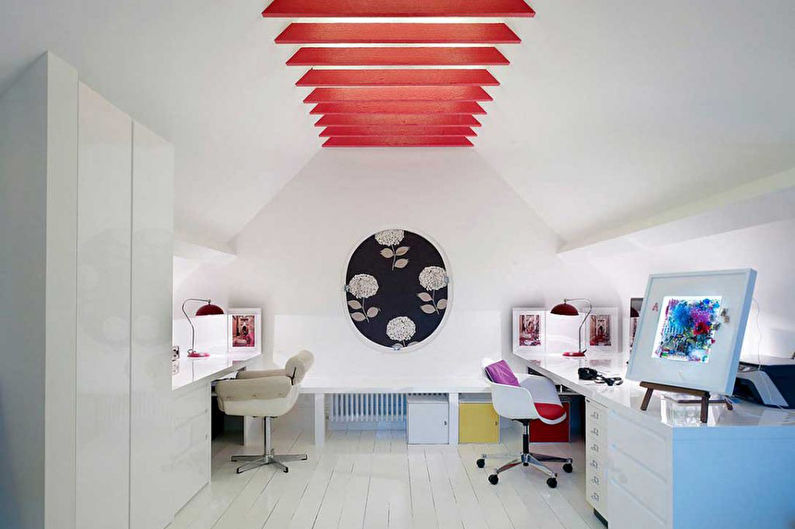 Diseño interior de una oficina en casa en el ático - foto