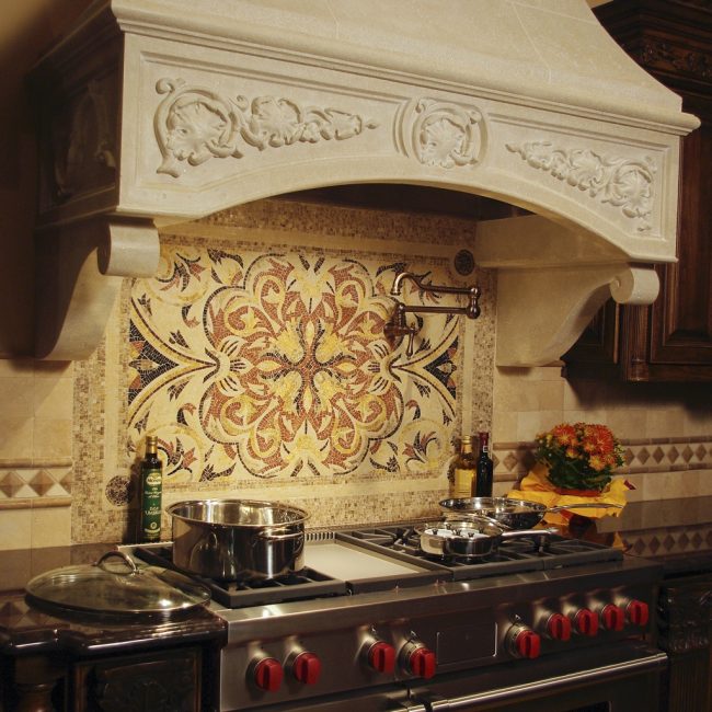 Ta staromoden način dekoriranja prostorov bo razkril klasičen slog vaše kuhinje.