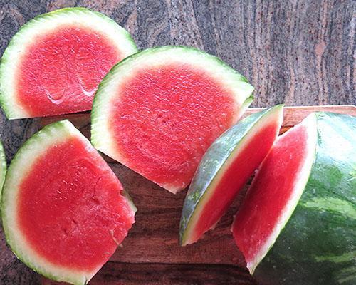 Bei Verschlimmerung von Pankreatitis, Gastritis und Cholezystitis sollte keine Wassermelone verzehrt werden