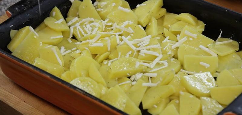 nastrouhat sýr feta