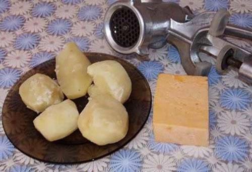 البطاطس المفروم والجبن