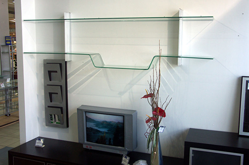 Prateleiras de parede feitas de vidro ou espelhos