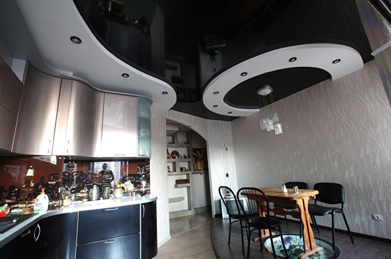 Dvojúrovňový strečový strop v kuchyni - foto