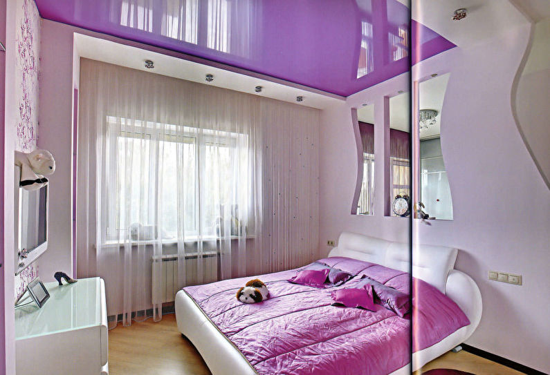 Ružový strečový strop v spálni - foto