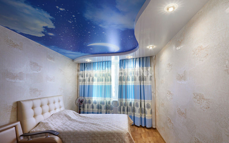 Sufit napinany z nadrukiem fotograficznym w sypialni - Gwiaździste niebo