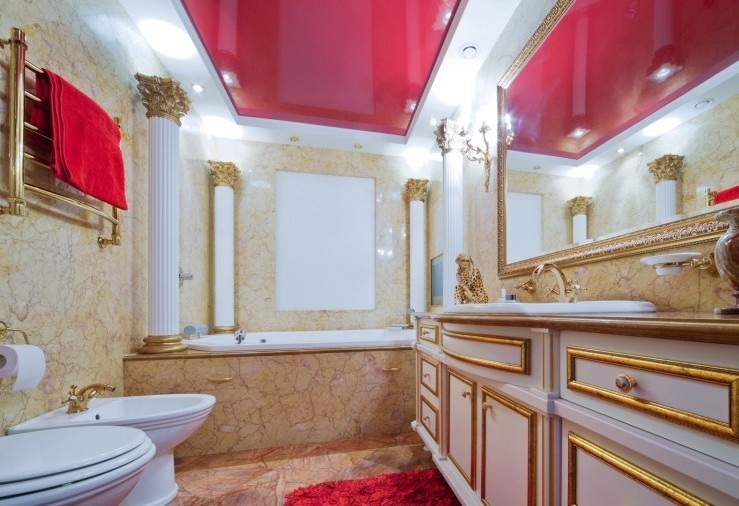 Dwupoziomowy sufit napinany w łazience - zdjęcie
