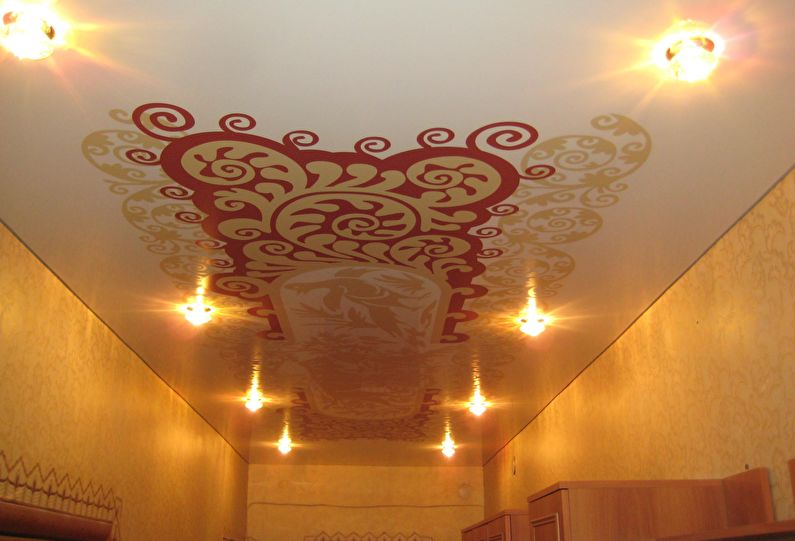 Sufit napinany w korytarzu i korytarzu - drukowanie zdjęć