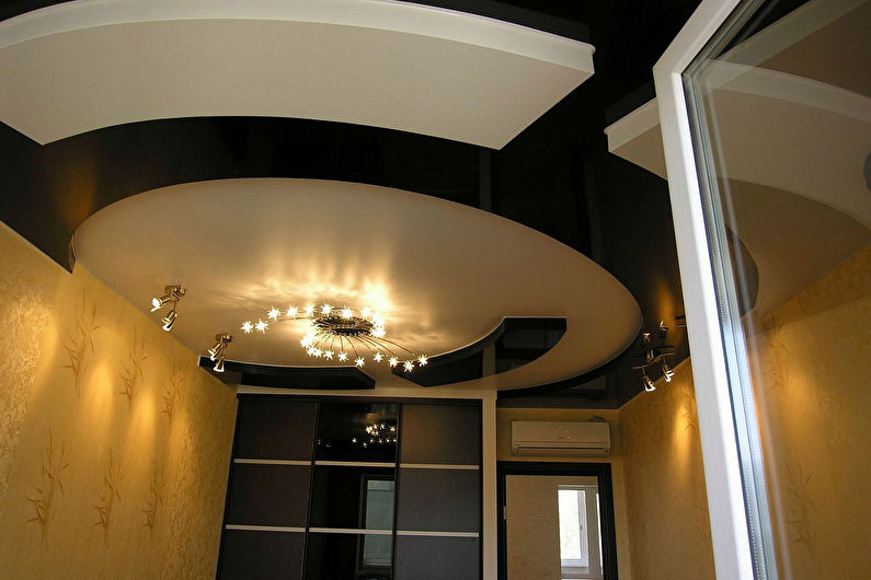 Τεντωμένη οροφή στο διάδρομο - Φωτισμός και φωτισμός