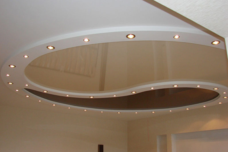 Τεντωμένη οροφή στο διάδρομο - Φωτισμός και φωτισμός