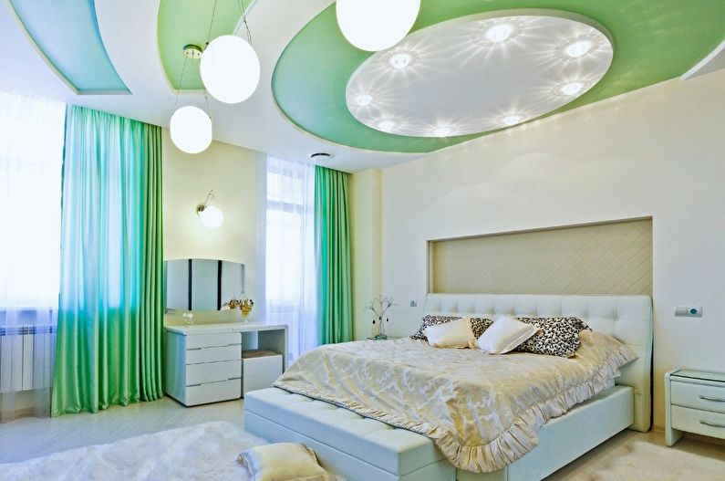 Zielone sufity napinane w sypialni - zdjęcie
