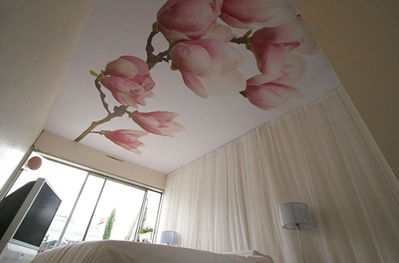 Stretch stropy v spálni - foto