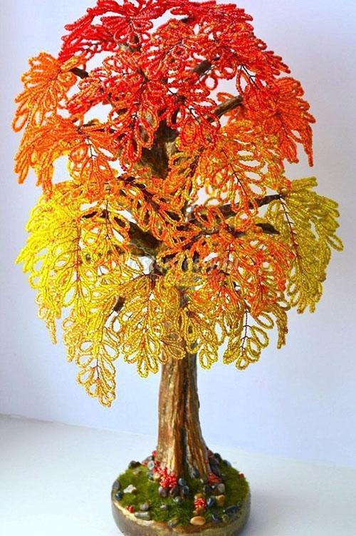 podzimní strom korálkový