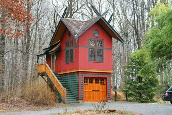 zweistöckiges Haus aus Holz