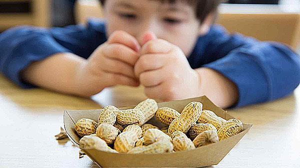 Kinder lieben Erdnüsse