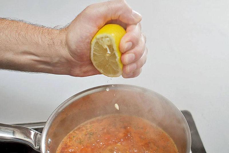 přidejte do polévky citronovou šťávu