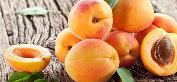 jasně šťavnaté meruňkové ovoce