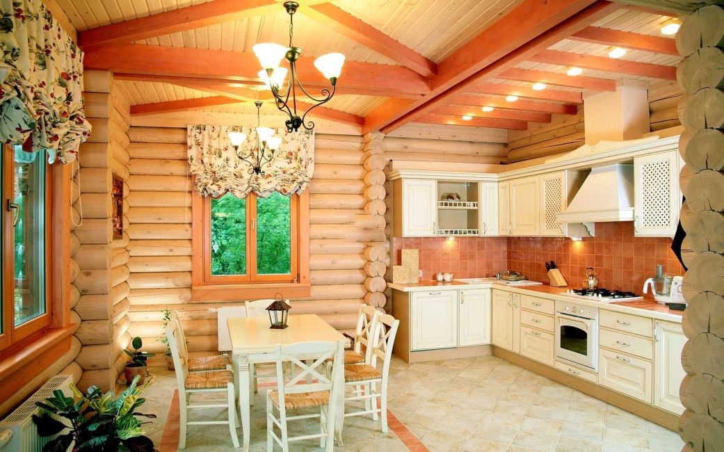 A cozinha em estilo russo não está completa sem madeira