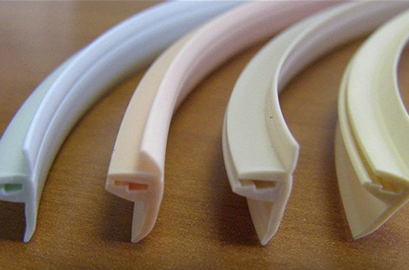 Tipuri de plinte pentru plafoane întinse - Fileuri elastice