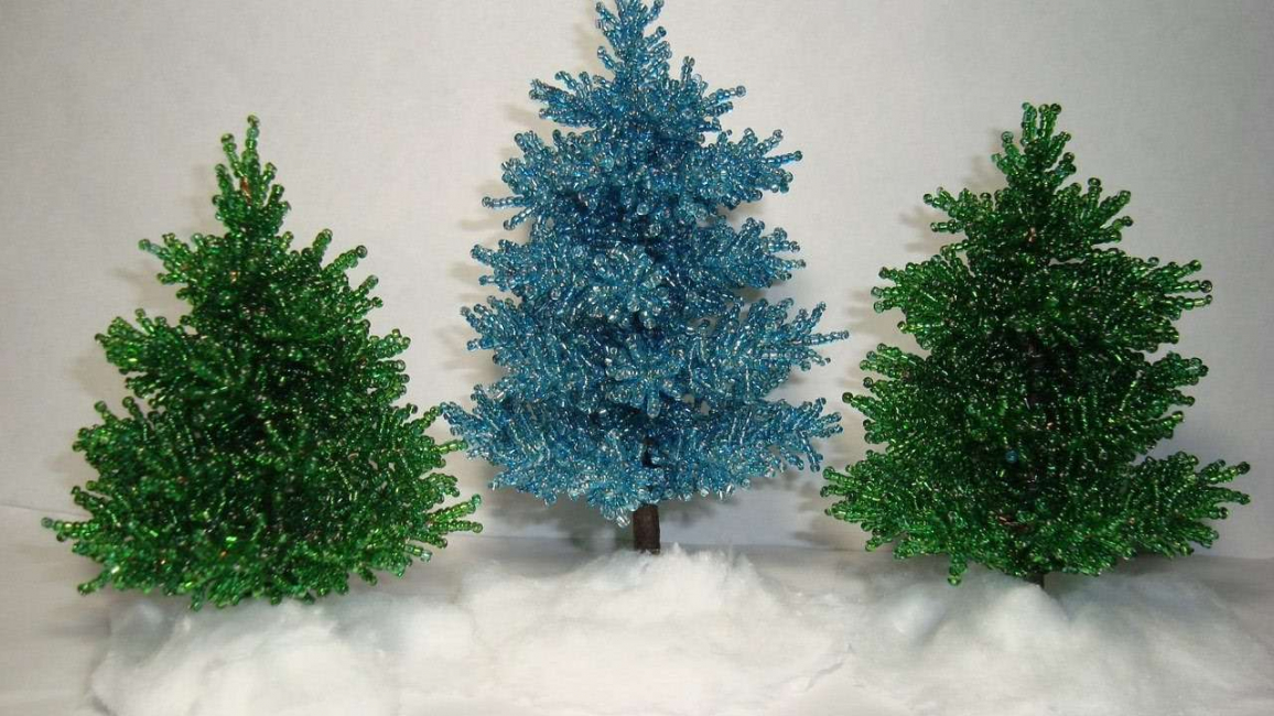 Μικρά χριστουγεννιάτικα δέντρα για το νέο έτος