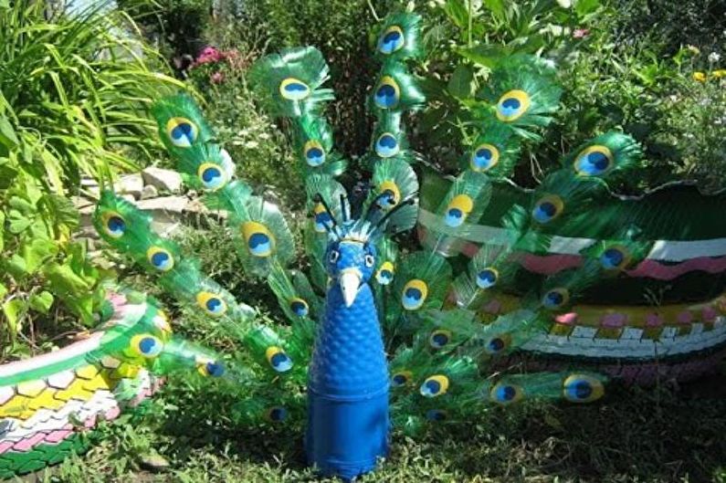 Obrt iz plastičnih steklenic z lastnimi rokami - Peacock