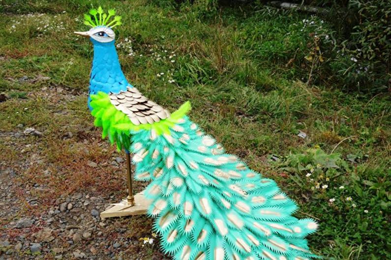 Obrt iz plastičnih steklenic z lastnimi rokami - Peacock