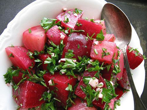 Vařené saláty z červené řepy lze konzumovat během remise s pankreatitidou