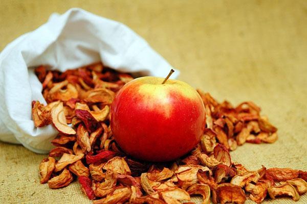 nützliche Eigenschaften von getrockneten Äpfeln